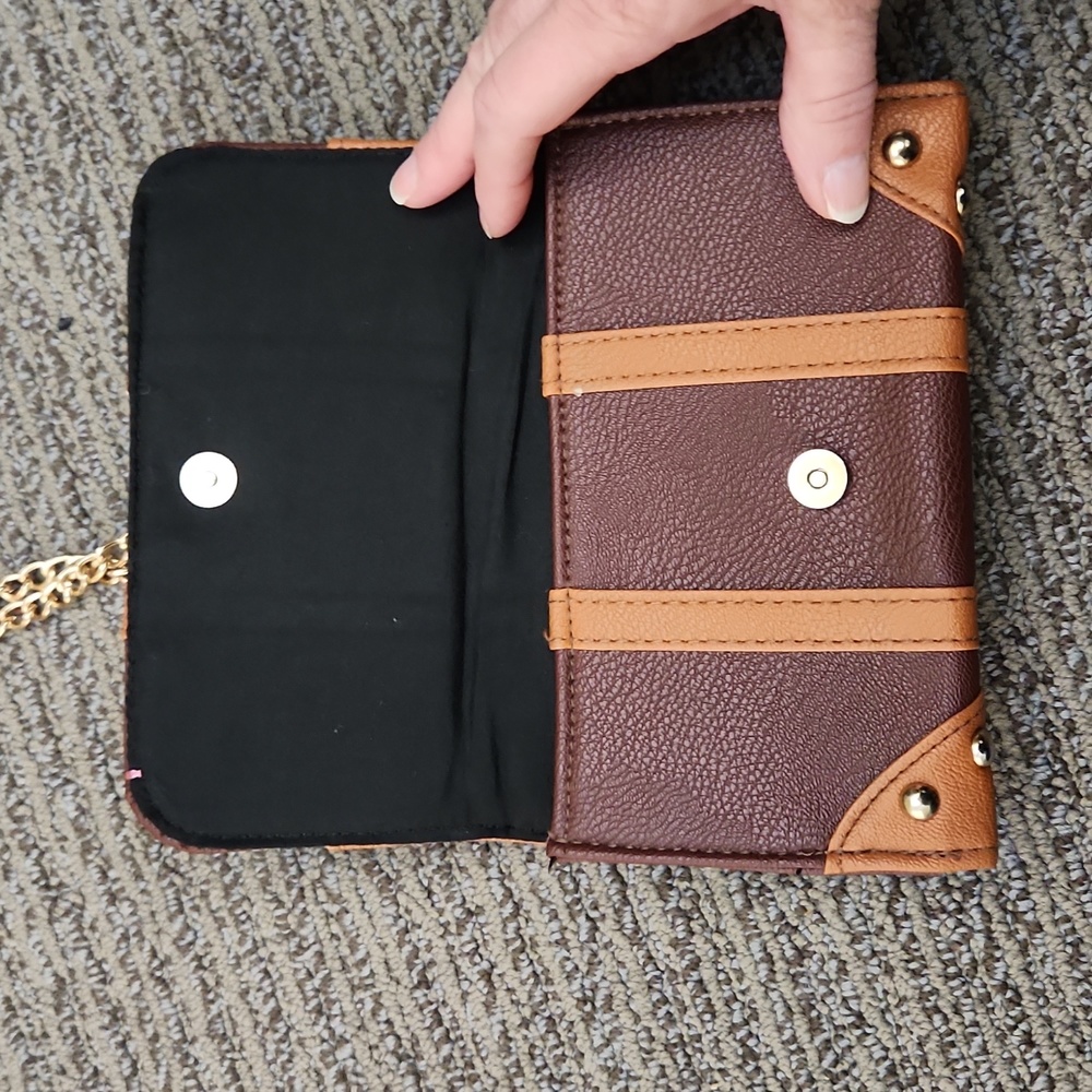 Harry Potter Hogwarts Trunk Crossbody/ Clutch - Picture 5 of 14